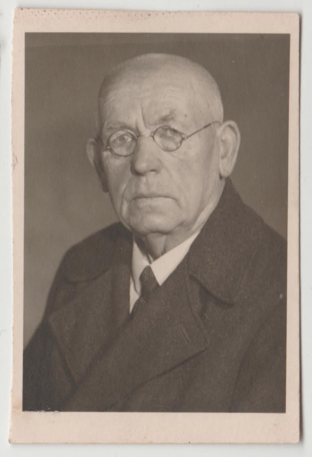 anton-sen_papa-1945_v_22
